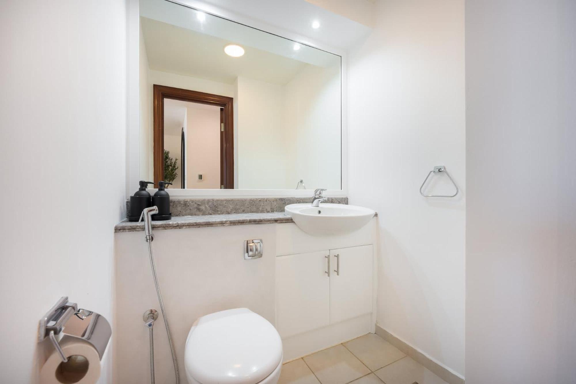 Prime 2br Near Marina Mall & Tram * Dubai