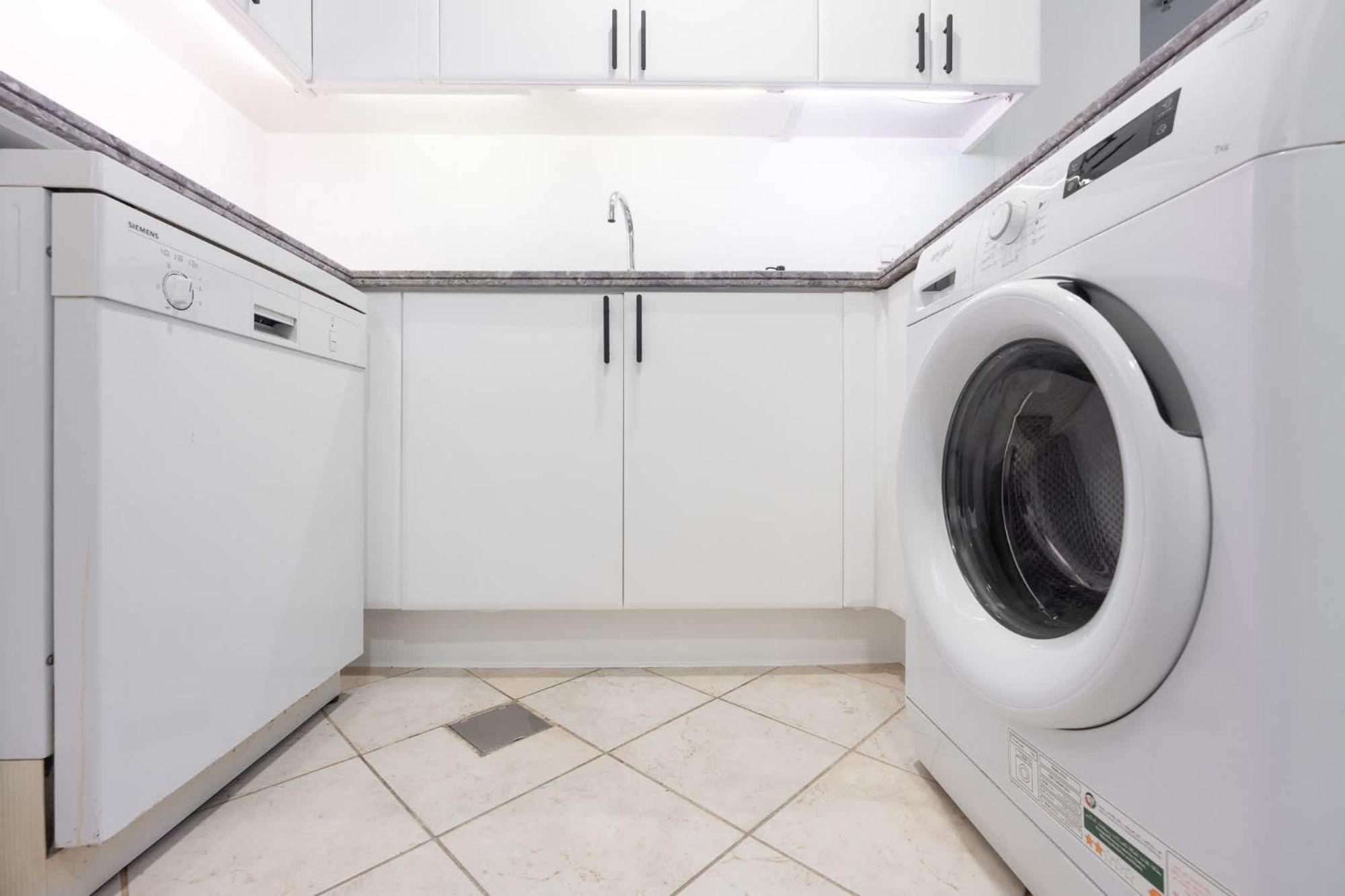 Prime 2br Near Marina Mall & Tram Apartment Dubai