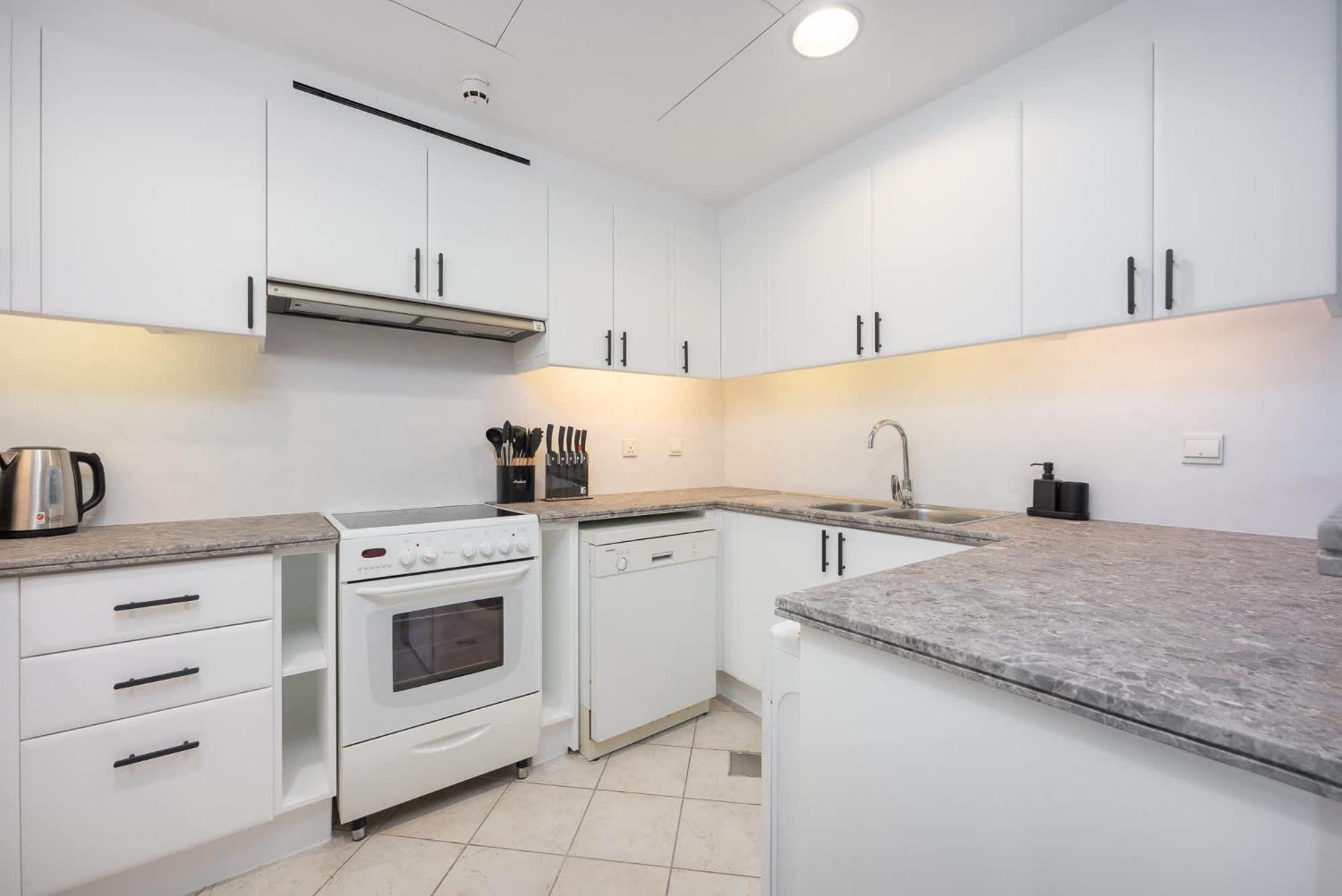 Prime 2br Near Marina Mall & Tram Apartment