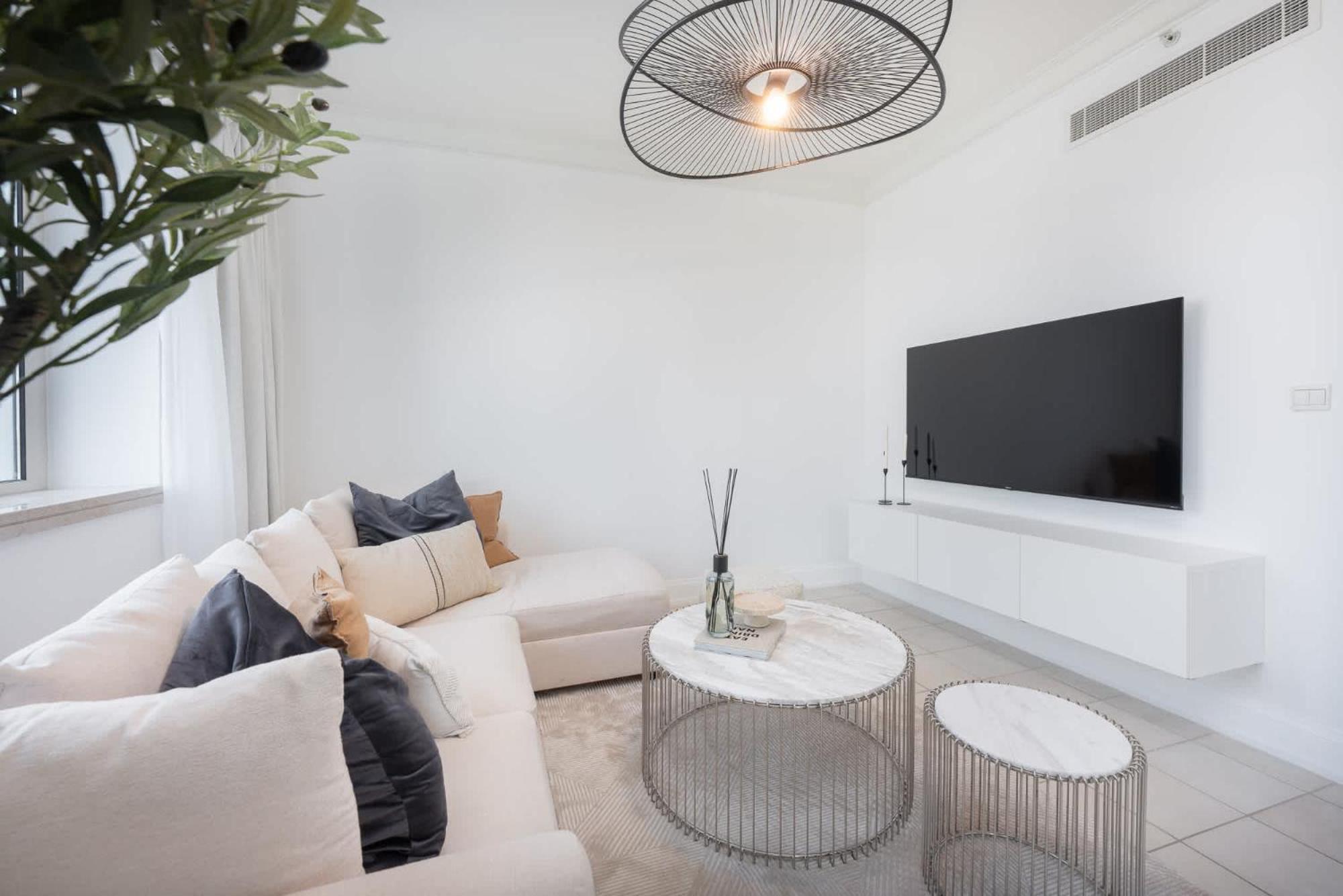 Prime 2br Near Marina Mall & Tram Apartment *